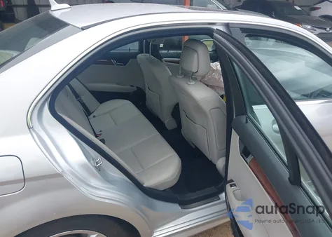 2011 Mercedes-Benz C 300 Luxury/Sport из США, поврежденный, VIN WDDGF5EB5BR140733